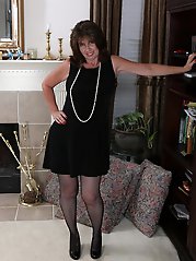 Mature housewive gets very wet