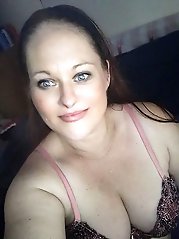 Sexiest mature ladies are taking off their bra for cash