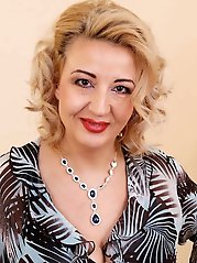 Extreme amateur fisting and insertions