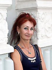 All-natural older prostitute likes a big boner very much