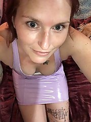 Raunchy old momma is having fun