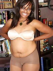 Mature milfs and gilfs from OlderWomanFun